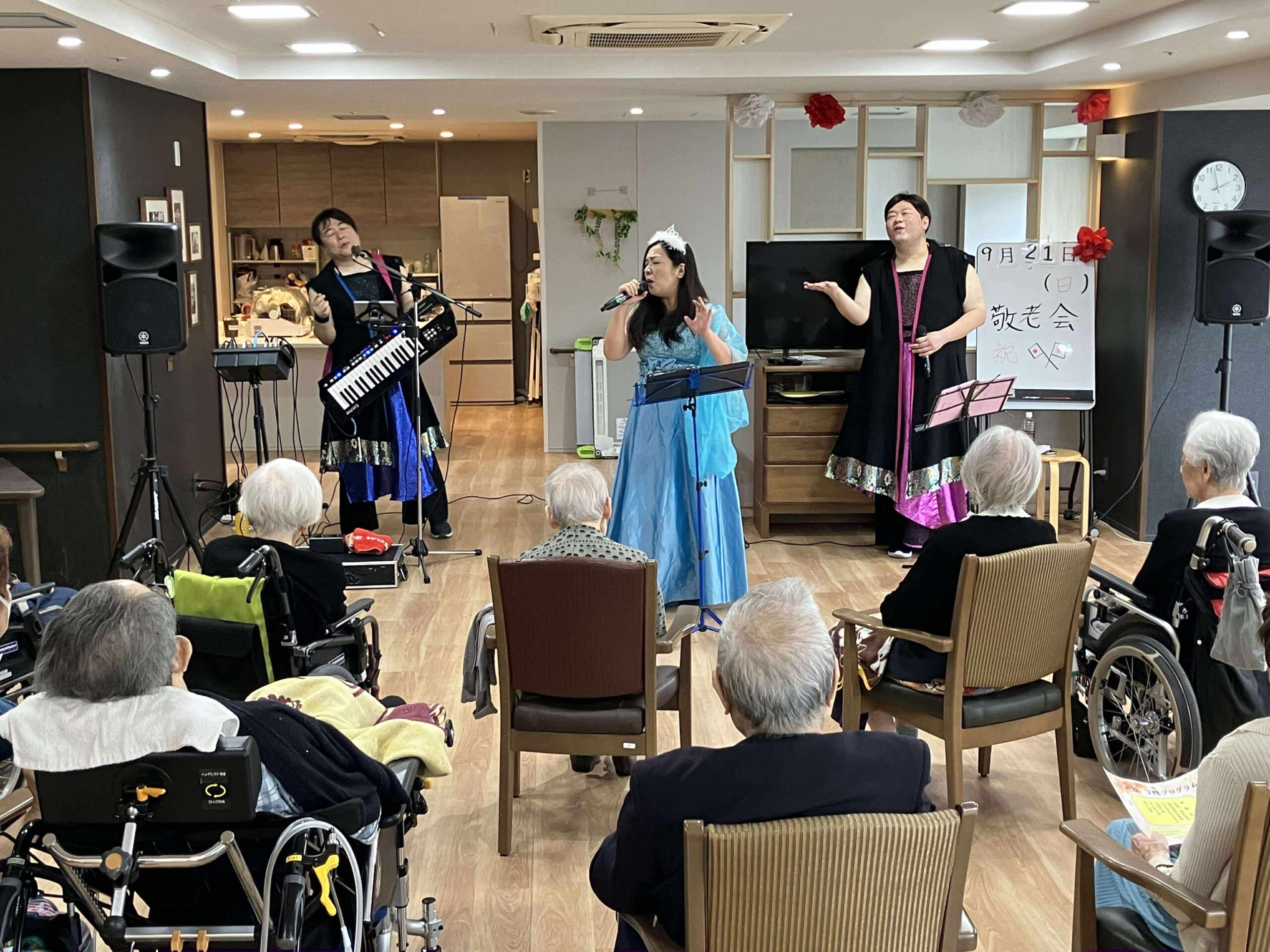 福祉施設での慰問ライブの様子